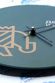 Часы настенные с логотипом